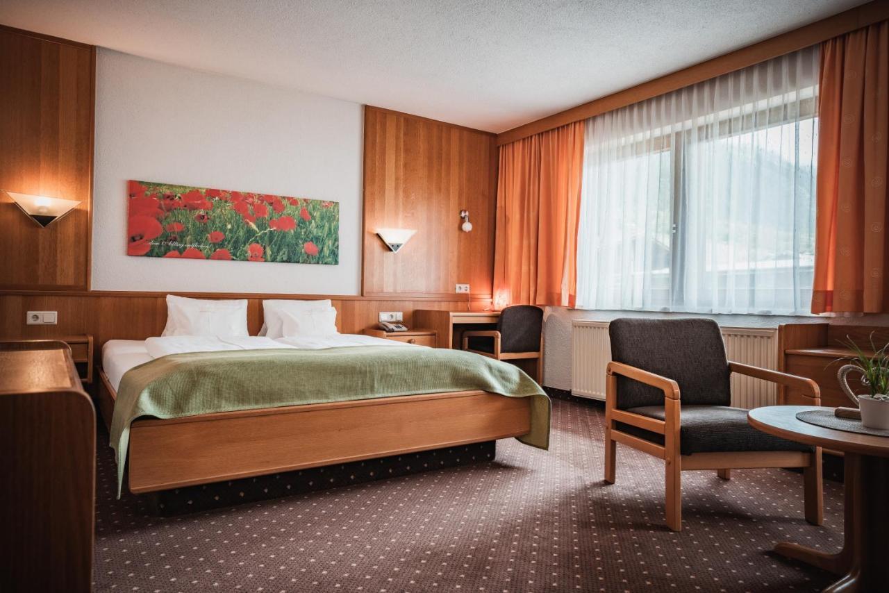 Hotel Garni Romantika Sankt Leonhard im Pitztal Luaran gambar