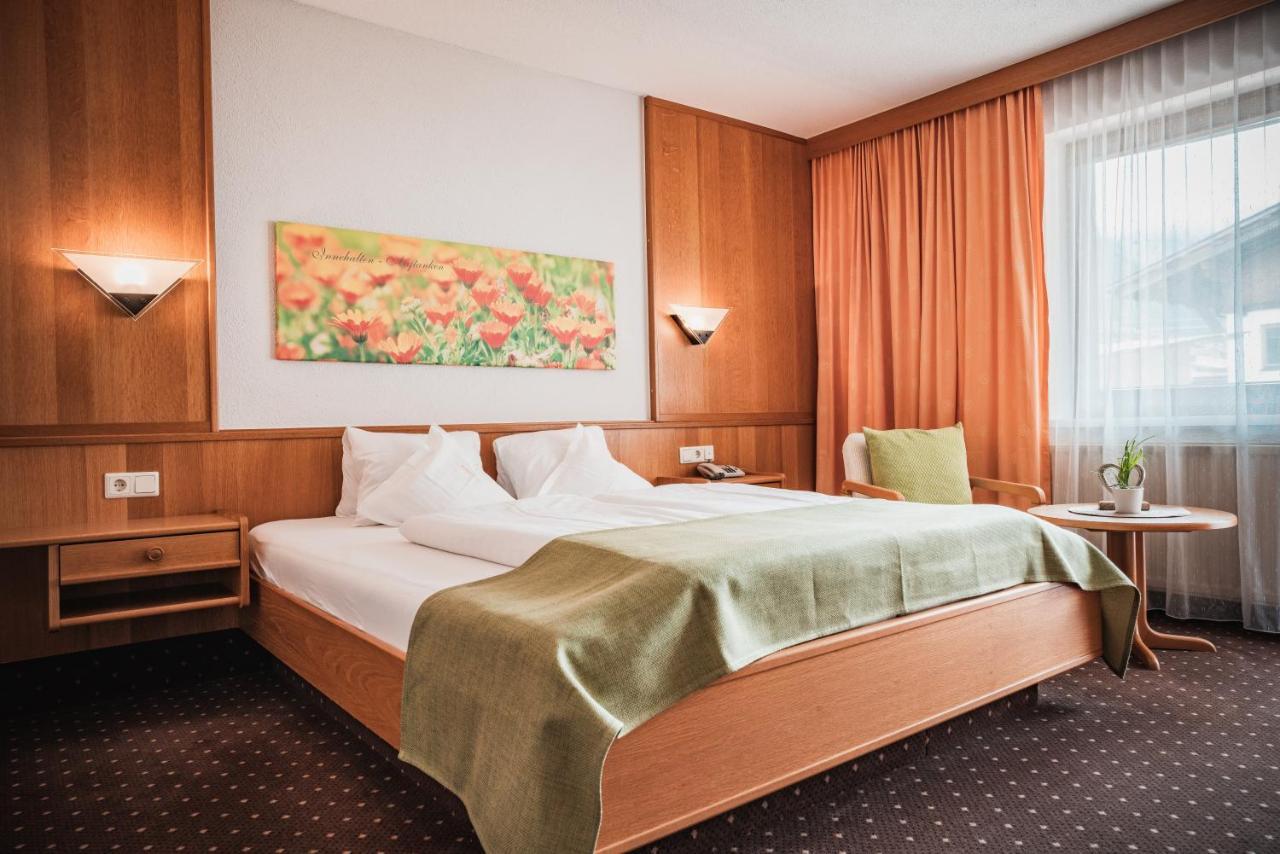 Hotel Garni Romantika Sankt Leonhard im Pitztal Luaran gambar