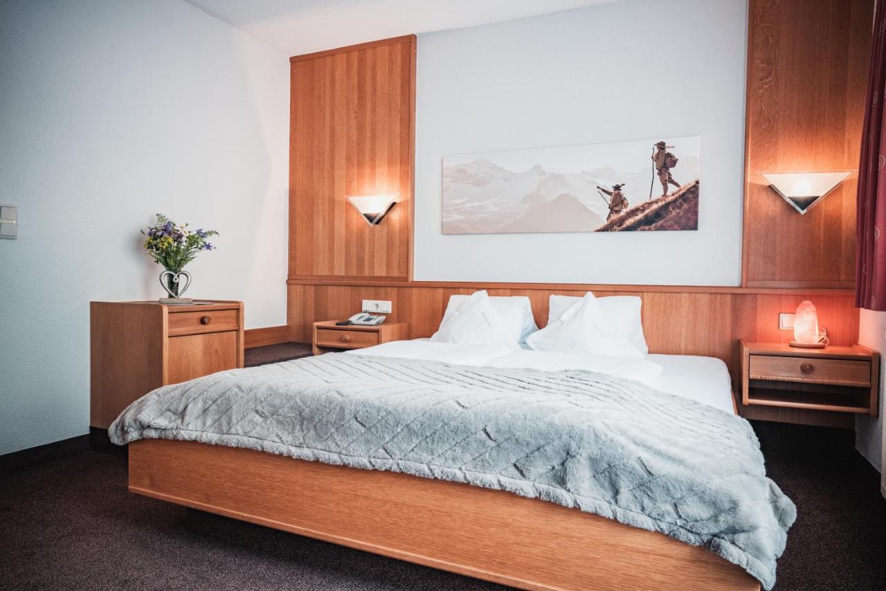 Hotel Garni Romantika Sankt Leonhard im Pitztal Luaran gambar