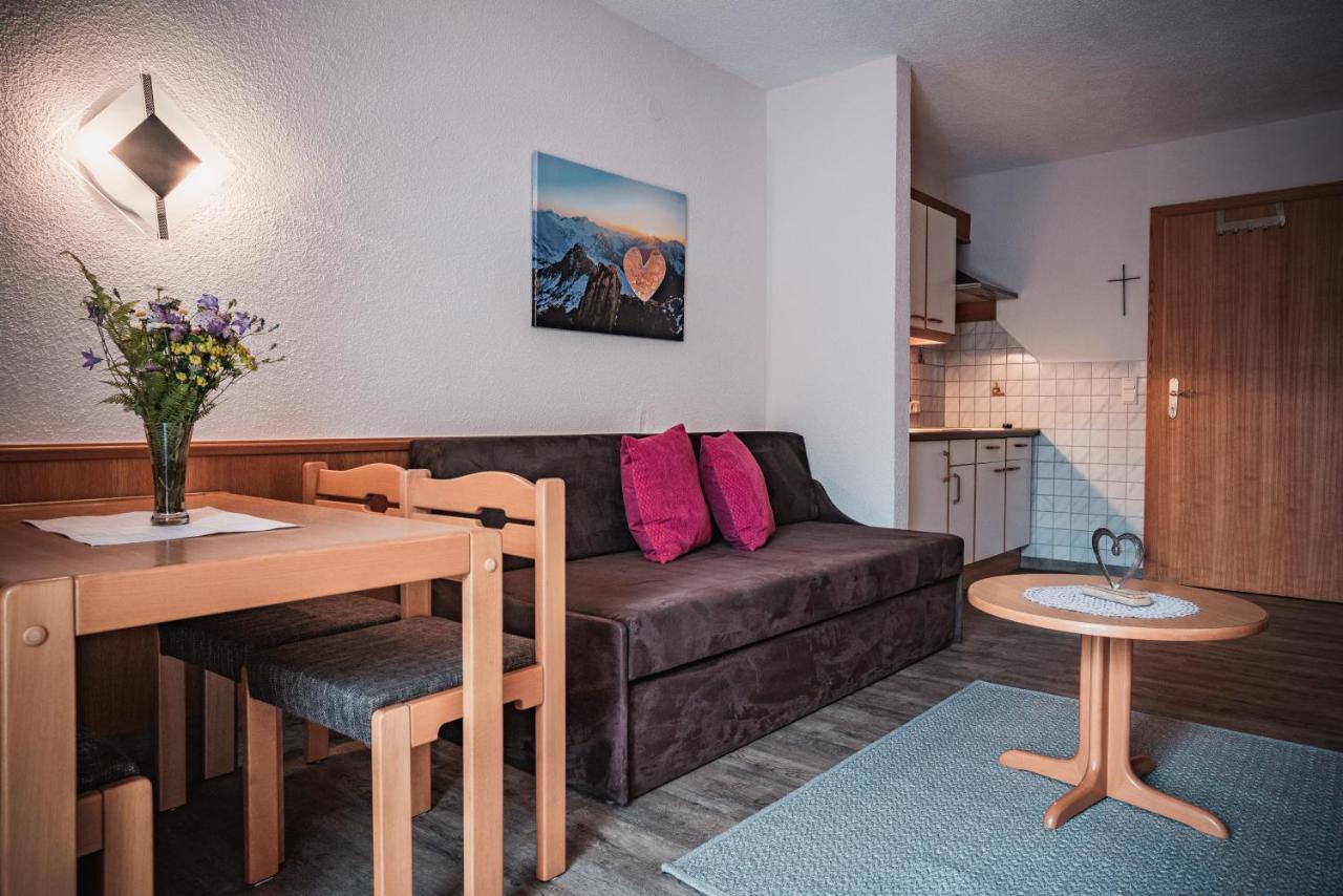 Hotel Garni Romantika Sankt Leonhard im Pitztal Luaran gambar