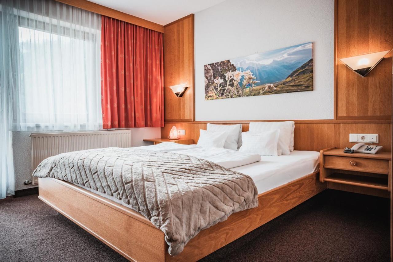 Hotel Garni Romantika Sankt Leonhard im Pitztal Luaran gambar