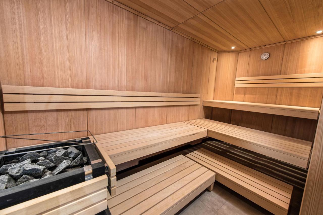 Hotel Garni Romantika Sankt Leonhard im Pitztal Luaran gambar
