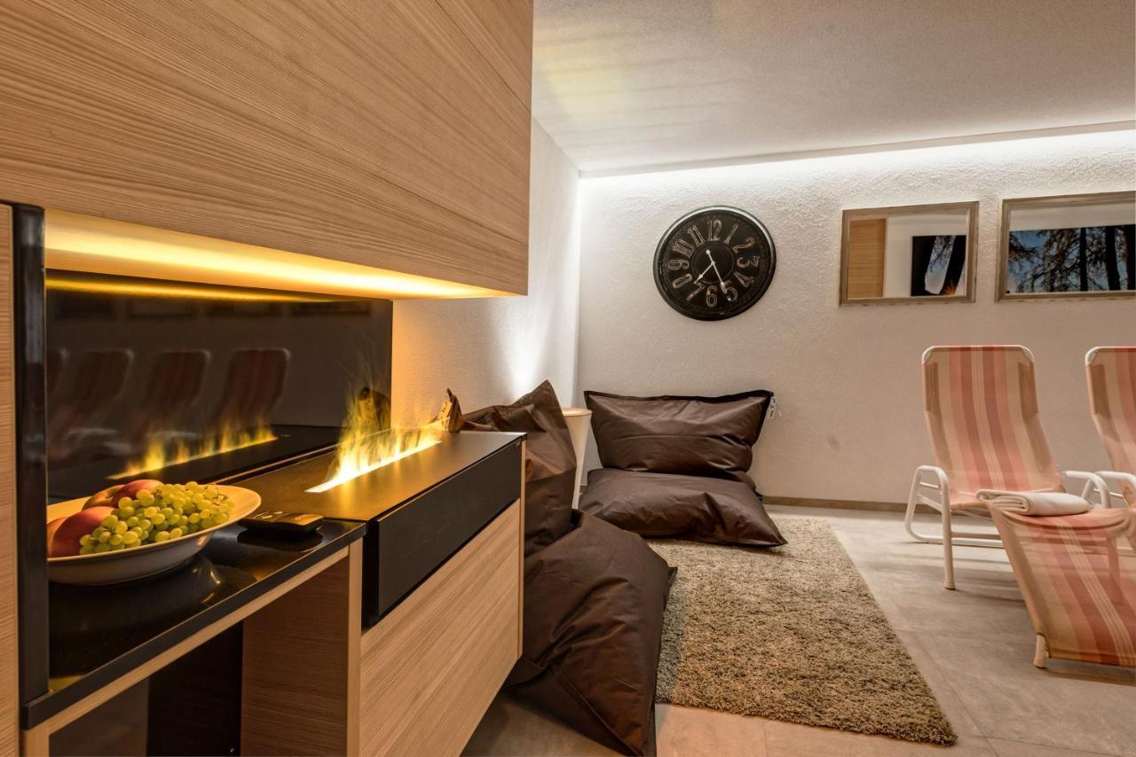 Hotel Garni Romantika Sankt Leonhard im Pitztal Luaran gambar