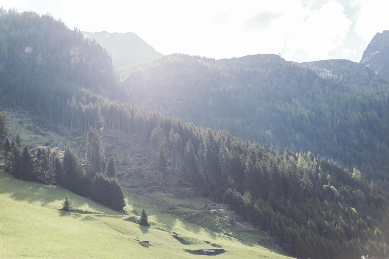 Hotel Garni Romantika Sankt Leonhard im Pitztal Luaran gambar