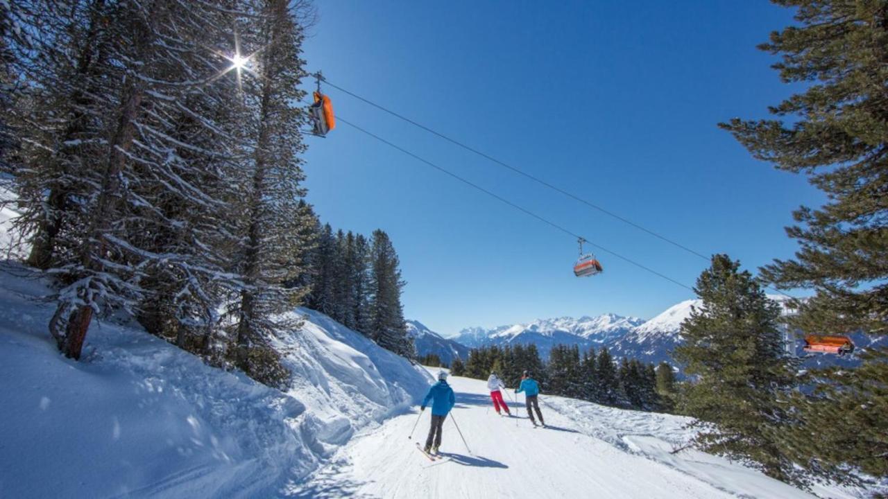 Hotel Garni Romantika Sankt Leonhard im Pitztal Luaran gambar